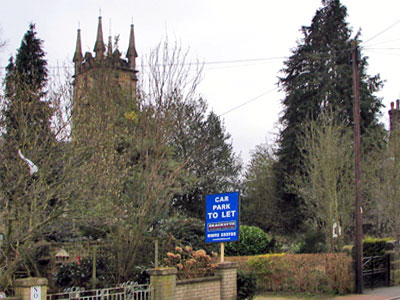 oversized Bracketts, Tunbridge Wells, Estate Agent's letting sign