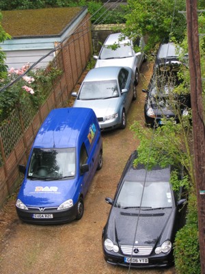 TW-flats / TW-lettings - 6 cars on the plot opposite 8 York Road, Tunbridge Wells